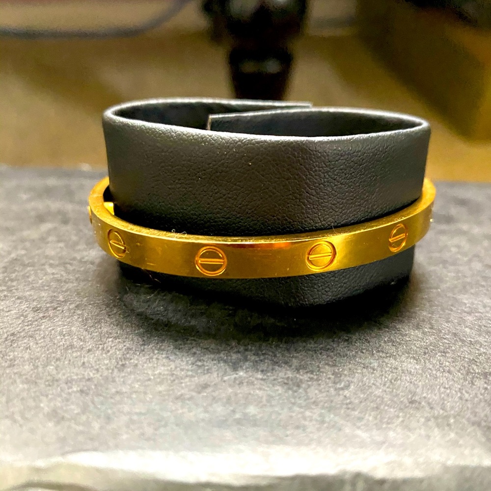 Screw head bracelet
